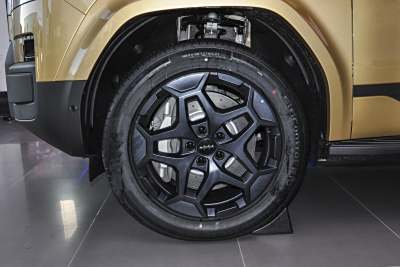 2025款 190KM四驱Ultra版-外观-图片-有驾