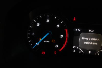 2023款 2.0T 自动短轴中顶商运型多功能乘用车6座-内饰-图片-有驾