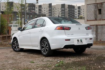 2016款 1.8L CVT黑白复刻版-外观-图片-有驾