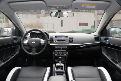 2016款 1.8L CVT黑白复刻版-内饰-图片-有驾