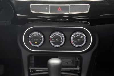 2016款 1.8L CVT黑白复刻版-内饰-图片-有驾