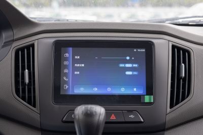 2023款 2.0L双排双后轮舒适型LJM20B-内饰-图片-有驾