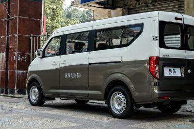 2023款 1.6L CNG 手动基本型 6座-外观-图片-有驾