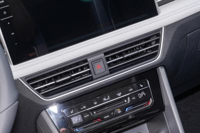 2025款 330TSI 自动两驱R-Line龙耀版-内饰-图片-有驾