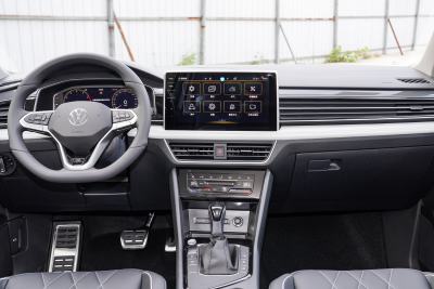 2025款 330TSI 自动两驱R-Line龙耀版-内饰-图片-有驾