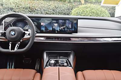 2023款 740Li 尊享型 M运动套装-内饰-图片-有驾