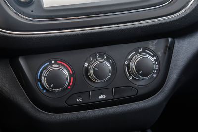 2021款 1.5L欧诺S智享版双蒸空调客车JL473QG-内饰-图片-有驾