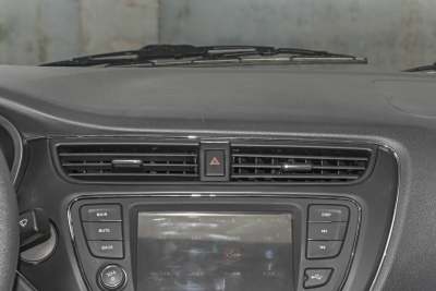 2021款 1.5L欧诺S智享版双蒸空调客车JL473QG-内饰-图片-有驾