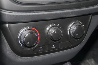 2021款 1.5L欧诺S智享版双蒸空调客车JL473QG-内饰-图片-有驾