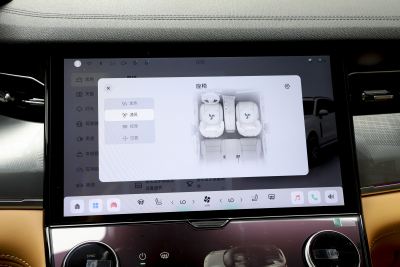 2024款 2.0T 四驱全球版 七座-空间-图片-有驾