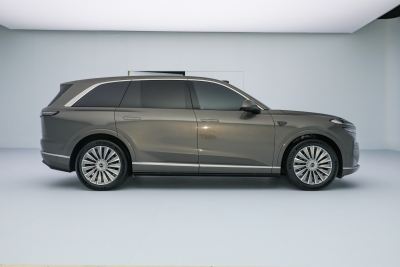 2025款 四驱基本型-外观-图片-有驾