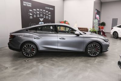2025款 2.0T 405 AT奢享版-外观-图片-有驾