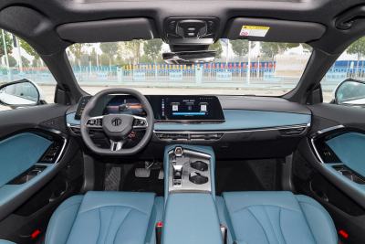 2025款 2.0T 405 AT奢享版-内饰-图片-有驾