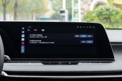 2025款 2.0T 405 AT奢享版-内饰-图片-有驾