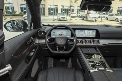 2025款 2.0T 自动四驱臻享版 5座-内饰-图片-有驾