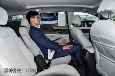 2021款 323T 轻混动互联精英型-空间-图片-有驾