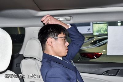 2021款 323T 轻混动互联精英型-空间-图片-有驾