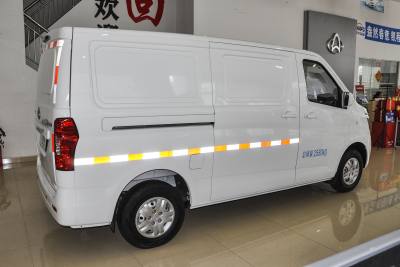 2022款 纯电动厢式运输车4498车长平顶背掀门2座70kW 41.86kWh-外观-图片-有驾