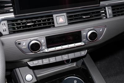 2025款 200万辆悦享版 40 TFSI 豪华动感型 B&O 星夜版-内饰-图片-有驾