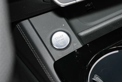 2025款 200万辆悦享版 40 TFSI 豪华动感型 B&O 星夜版-内饰-图片-有驾