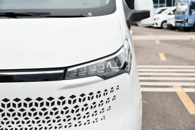 2024款 420km 长轴中顶 客车 9座-外观-图片-有驾
