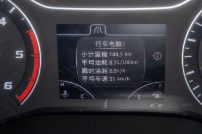 2023款 2.0T 手动短轴中顶商运型厢式运输车2/3座-内饰-图片-有驾