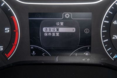 2023款 2.0T 手动短轴中顶商运型厢式运输车2/3座-内饰-图片-有驾