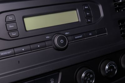2023款 2.0T 手动短轴中顶商运型厢式运输车2/3座-内饰-图片-有驾