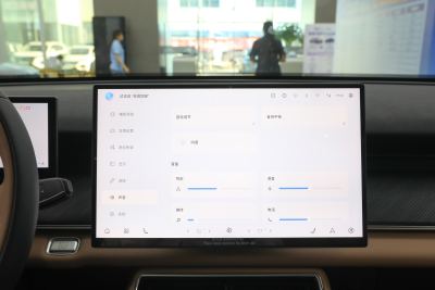 2024款 2.0T 两驱豪华版 5座-内饰-图片-有驾