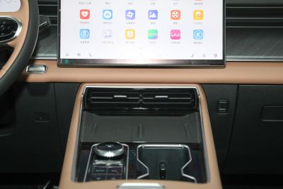 2024款 2.0T 两驱豪华版 5座-内饰-图片-有驾