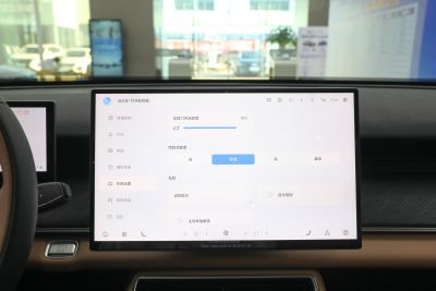 2024款 2.0T 两驱豪华版 5座-内饰-图片-有驾