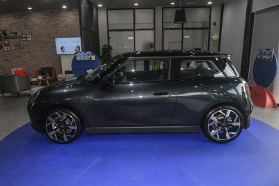 2024款 452km COOPER SE 艺术家-外观-图片-有驾