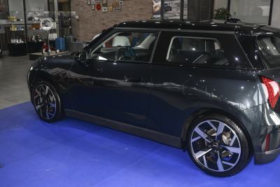 2024款 452km COOPER SE 艺术家-外观-图片-有驾