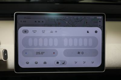 2025款 发光版-内饰-图片-有驾