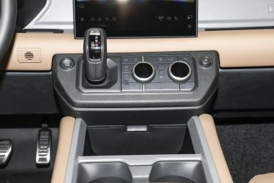 2025款 110 5.0T V8-内饰-图片-有驾