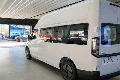 2024款 智富版中轴中顶83kWh-外观-图片-有驾