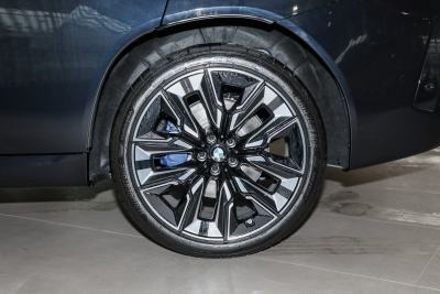 2026款 xDrive30L 尊享型 M运动曜夜套装-外观-图片-有驾