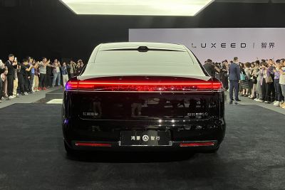 2025款 纯电三电机四驱顶配版-外观-图片-有驾
