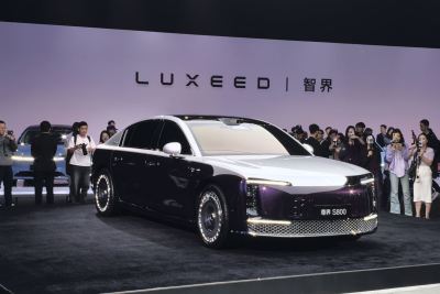 2025款 纯电三电机四驱顶配版-外观-图片-有驾
