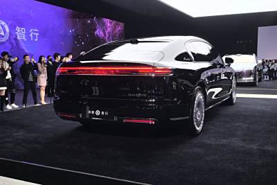 2025款 纯电三电机四驱顶配版-外观-图片-有驾