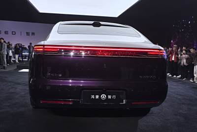 2025款 纯电三电机四驱顶配版-外观-图片-有驾
