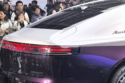 2025款 纯电三电机四驱顶配版-外观-图片-有驾