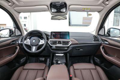 2023款 改款 xDrive30i 领先型 M曜夜套装-内饰-图片-有驾