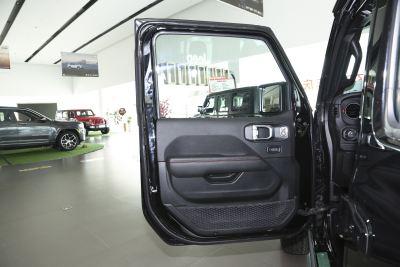 2024款 2.0T 罗宾汉四门版-内饰-图片-有驾