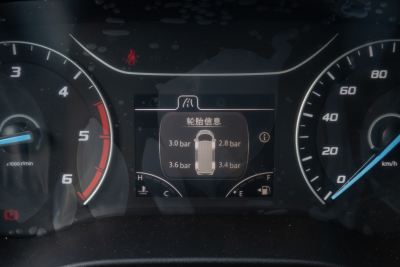 2023款 2.0T 手动短轴中顶商运型多功能乘用车5座-内饰-图片-有驾