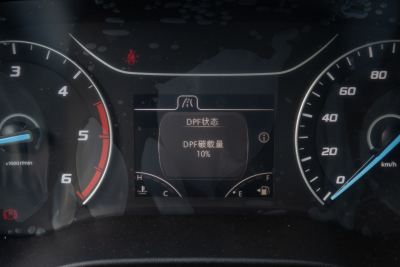 2023款 2.0T 手动短轴中顶商运型多功能乘用车5座-内饰-图片-有驾