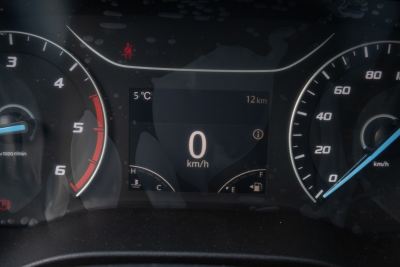 2023款 2.0T 手动短轴中顶商运型多功能乘用车5座-内饰-图片-有驾