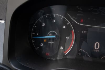 2023款 2.0T 手动短轴中顶商运型多功能乘用车5座-内饰-图片-有驾