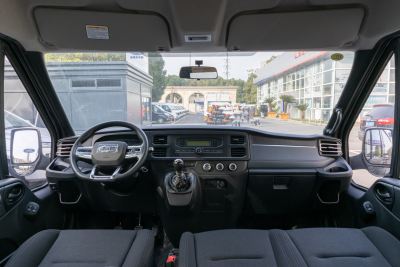 2023款 2.0T 手动短轴中顶商运型多功能乘用车5座-内饰-图片-有驾