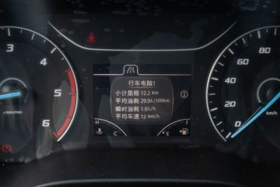 2023款 2.0T 手动短轴中顶商运型多功能乘用车5座-内饰-图片-有驾